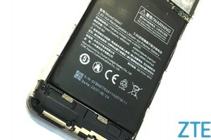 Замена аккумулятора (батареи) на ZTE Axon mini